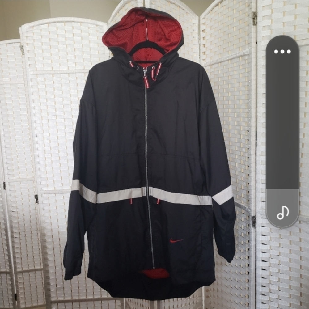 🤍Nike windbreaker black white & red hooded *size XL